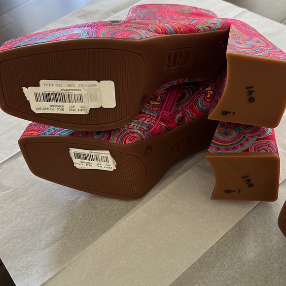 GB So-Retro Satin Paisley Jacquard Platform Block Heel Booties - Picture 11 of 11